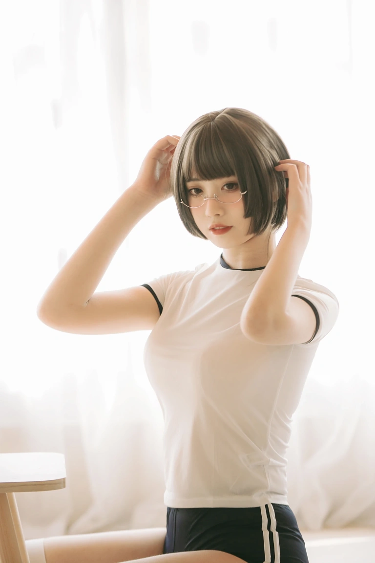 念雪《体操服》主题写真：40张全套美图