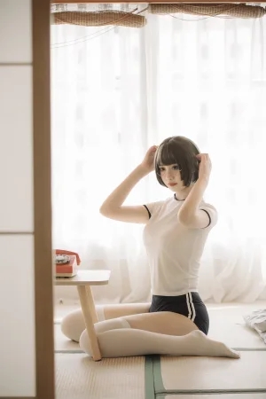 念雪《体操服》主题写真：40张全套美图