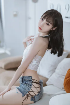 许岚《纯欲吊带》主题写真：40张全套美图