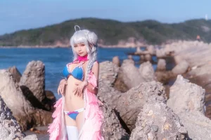 蠢沫沫《可畏泳装》主题写真：41张全套美图
