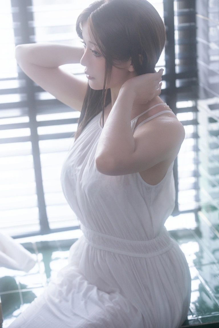 星之迟迟《2025年5月计划G 雨天的奇妙偶遇》主题写真：100张全套美图，含1个视频