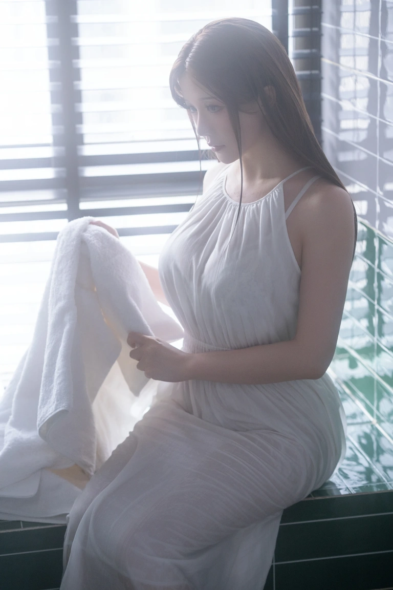 星之迟迟《2025年5月计划G 雨天的奇妙偶遇》主题写真：100张全套美图，含1个视频