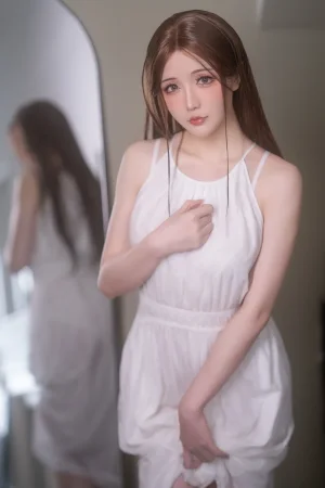 星之迟迟《2025年5月计划G 雨天的奇妙偶遇》主题写真：100张全套美图，含1个视频