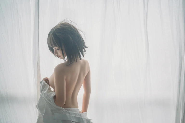 蠢沫沫《衬衫窝》主题写真：42张全套美图