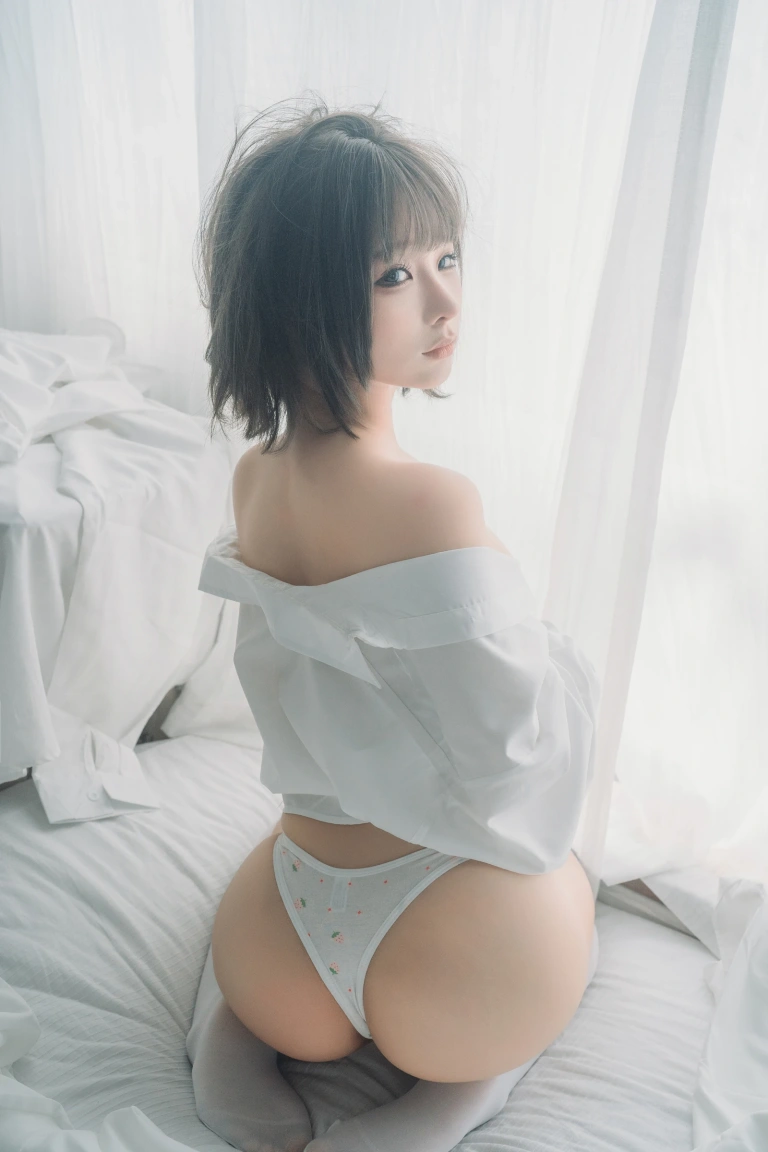 蠢沫沫《衬衫窝》主题写真：42张全套美图