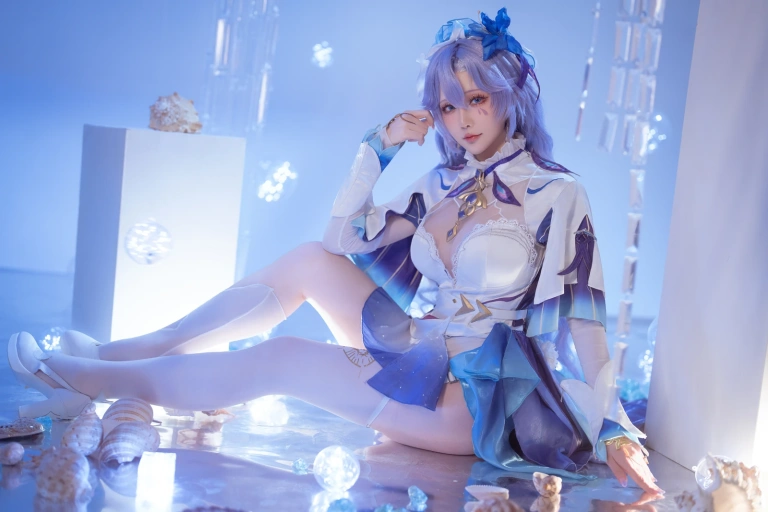 星之迟迟《2025年08月计划A 鸣潮 坎特蕾拉 [30P-177MB]》主题写真：30张全套美图