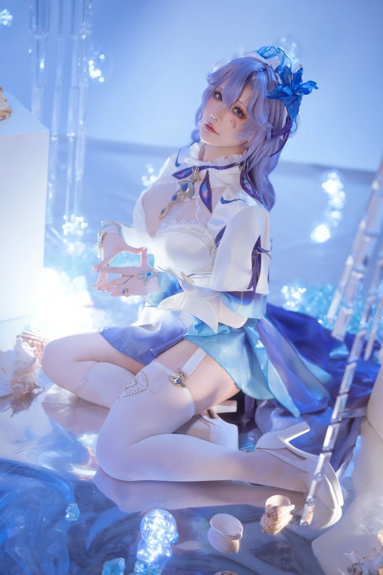 星之迟迟《2025年08月计划A 鸣潮 坎特蕾拉 [30P-177MB]》主题写真：30张全套美图