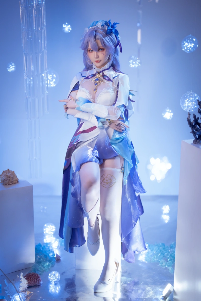 星之迟迟《2025年08月计划A 鸣潮 坎特蕾拉 [30P-177MB]》主题写真：30张全套美图