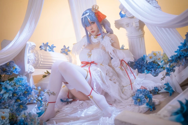 星之迟迟《2025年08月计划B 碧蓝航线 雅努斯 [35P1V-260MB]》主题写真：35张全套美图，含1个视频