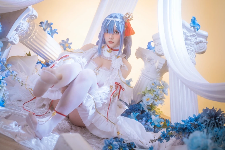 星之迟迟《2025年08月计划B 碧蓝航线 雅努斯 [35P1V-260MB]》主题写真：35张全套美图，含1个视频