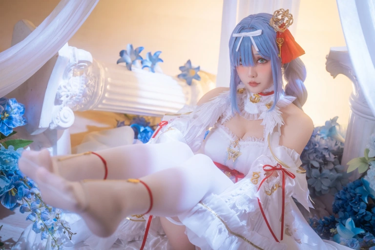 星之迟迟《2025年08月计划B 碧蓝航线 雅努斯 [35P1V-260MB]》主题写真：35张全套美图，含1个视频