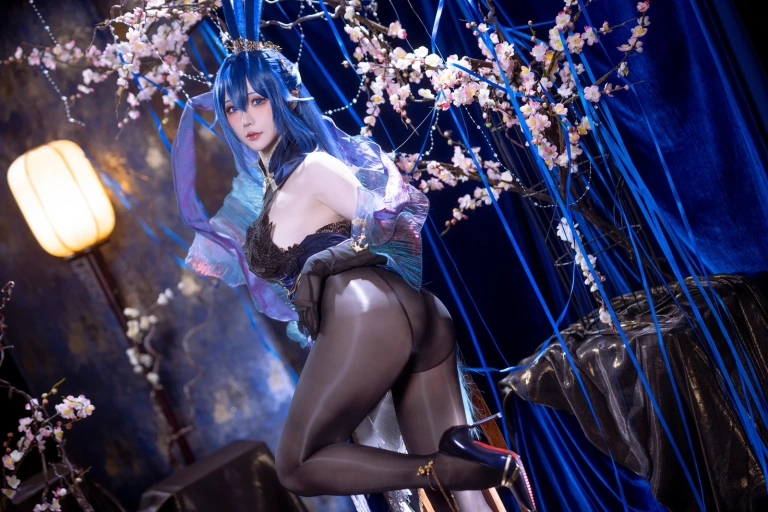 星之迟迟《2025年08月计划C 碧蓝航线 花园 [52P-384MB]》主题写真：52张全套美图
