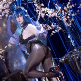 星之迟迟《2025年08月计划C 碧蓝航线 花园 [52P-384MB]》主题写真：52张全套美图