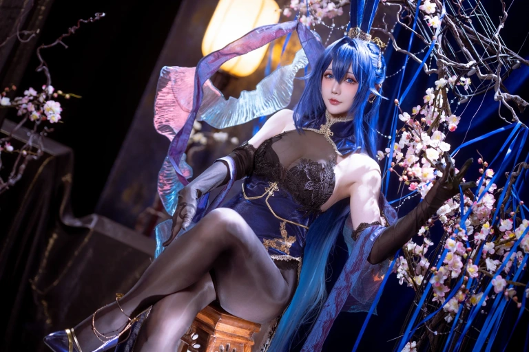 星之迟迟《2025年08月计划C 碧蓝航线 花园 [52P-384MB]》主题写真：52张全套美图