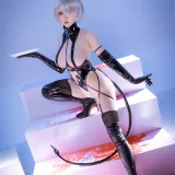 星之迟迟《2025年08月计划F 2B同人 [66P-384MB]》主题写真：66张全套美图