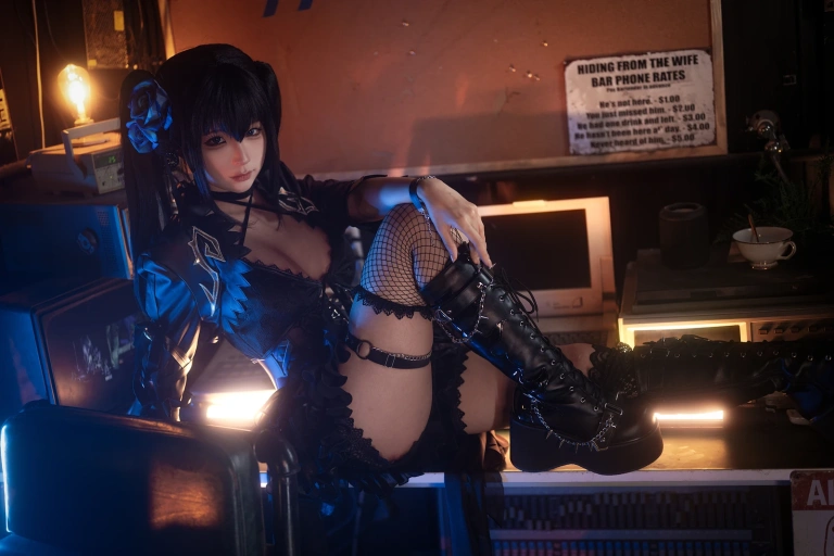蠢沫沫《2024年会员《黑岩射手》》主题写真：36张全套美图