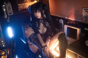 蠢沫沫《2024年会员《黑岩射手》》主题写真：36张全套美图