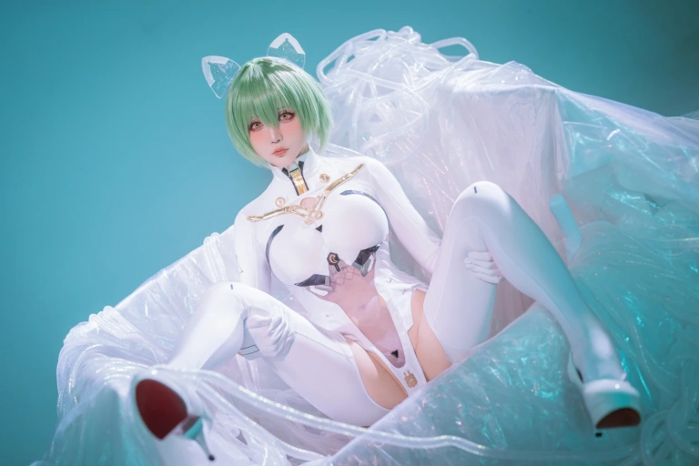 星之迟迟《2025年06月计划A 碧蓝航线 – 纳西莫夫 [34P-154MB]》主题写真：34张全套美图