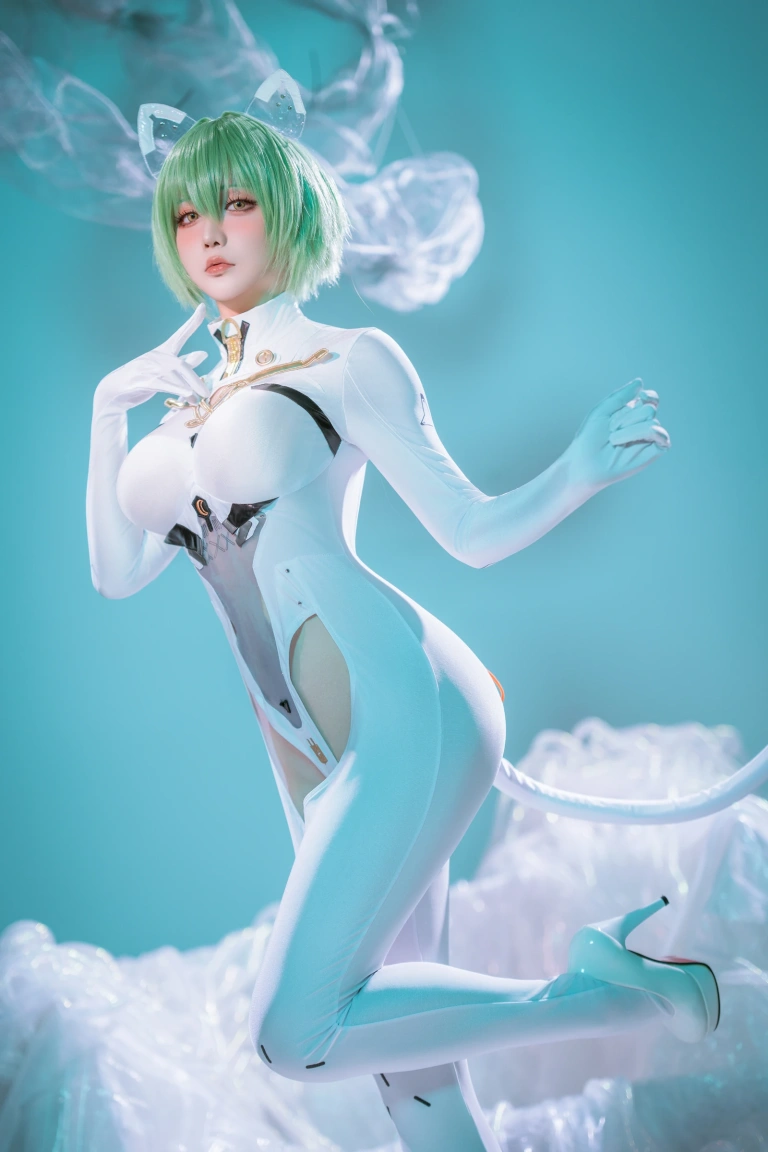 星之迟迟《2025年06月计划A 碧蓝航线 – 纳西莫夫 [34P-154MB]》主题写真：34张全套美图