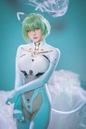 星之迟迟《2025年06月计划A 碧蓝航线 – 纳西莫夫 [34P-154MB]》主题写真：34张全套美图