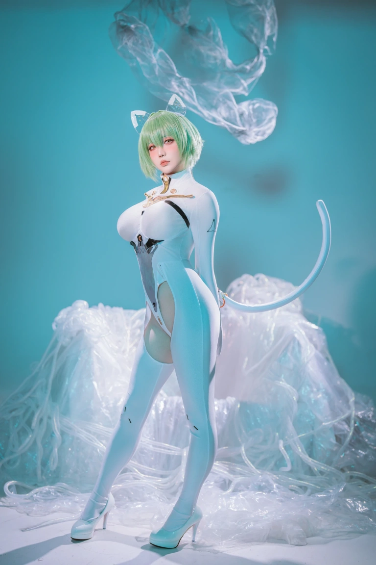 星之迟迟《2025年06月计划A 碧蓝航线 – 纳西莫夫 [34P-154MB]》主题写真：34张全套美图