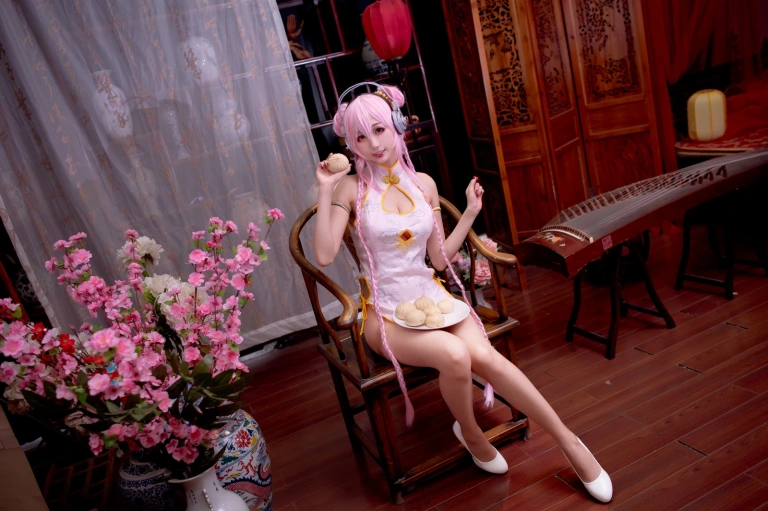 周叽是可爱兔兔《旗袍索尼子》主题写真：14张全套美图