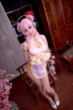 周叽是可爱兔兔《旗袍索尼子》主题写真：14张全套美图