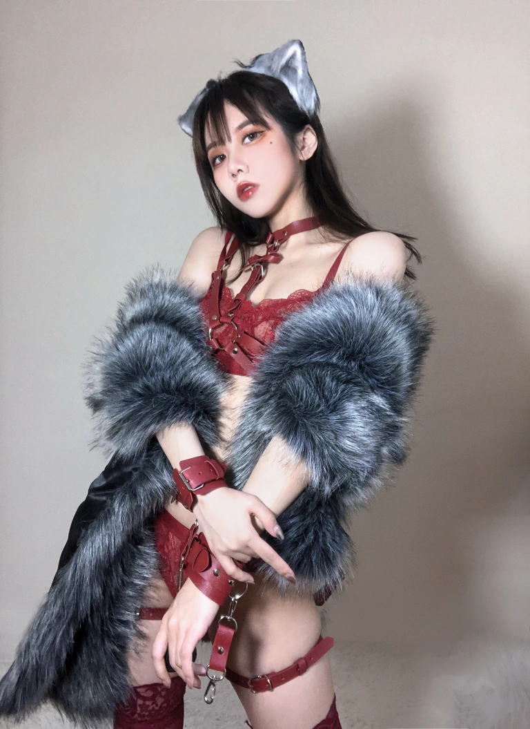 果咩酱《红太狼》主题写真：40张全套美图