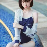 许岚《泳池竞泳》主题写真：40张全套美图