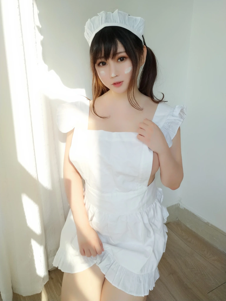 依酱《小厨娘》主题写真：40张全套美图