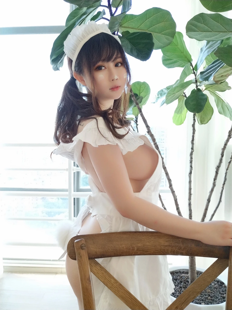 依酱《小厨娘》主题写真：40张全套美图