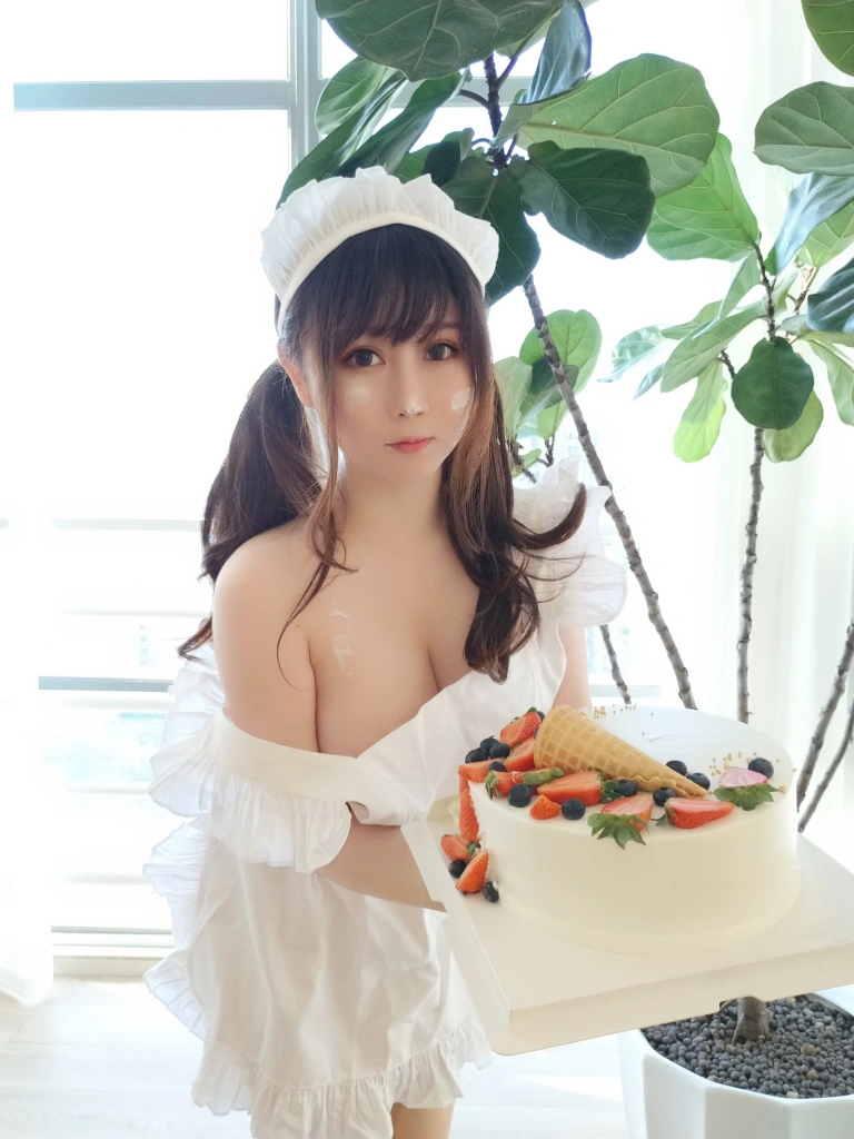 依酱《小厨娘》主题写真：40张全套美图