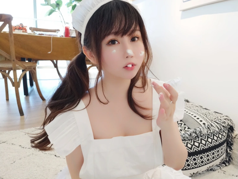 依酱《小厨娘》主题写真：40张全套美图