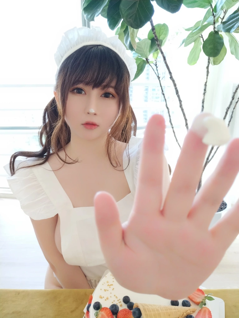 依酱《小厨娘》主题写真：40张全套美图