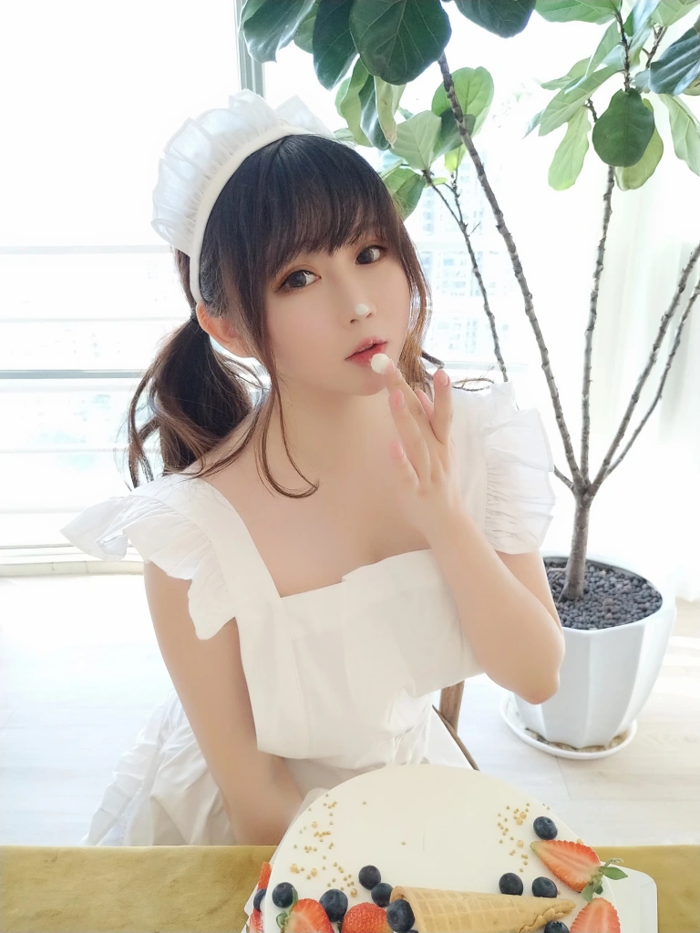 依酱《小厨娘》主题写真：40张全套美图