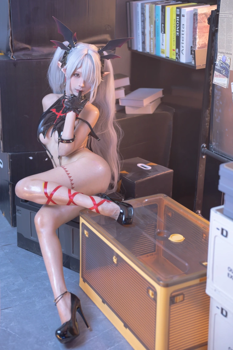 蠢沫沫《银镜伊织》主题写真：269张全套美图，含2个视频