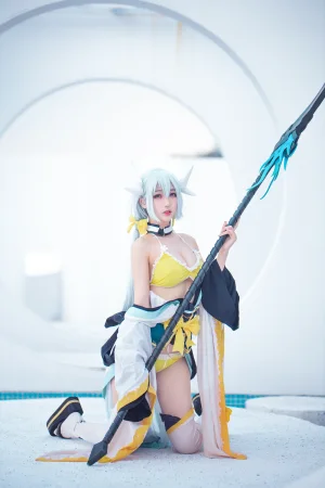 周叽是可爱兔兔《清姬》主题写真：29张全套美图