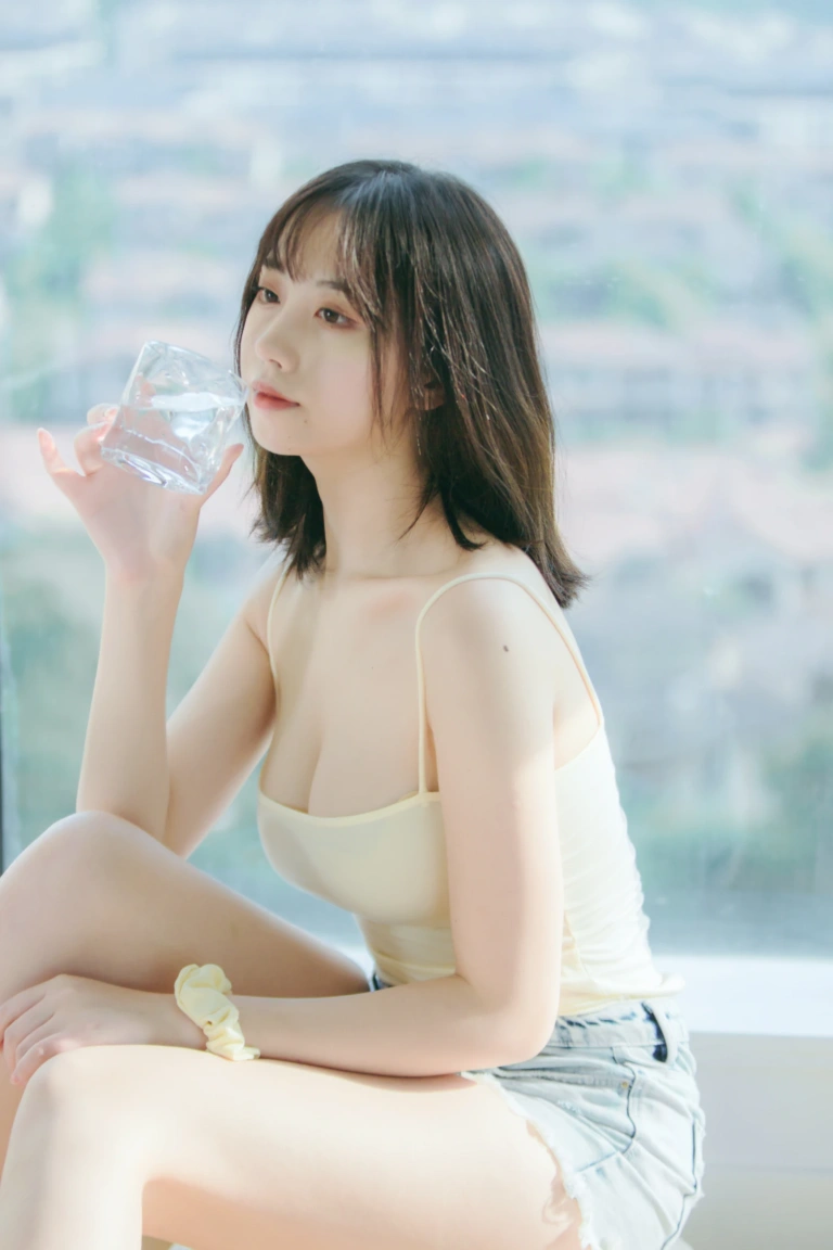 念雪《夏日柠檬》主题写真：32张全套美图