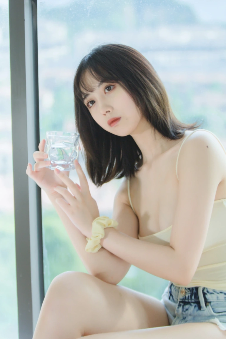 念雪《夏日柠檬》主题写真：32张全套美图