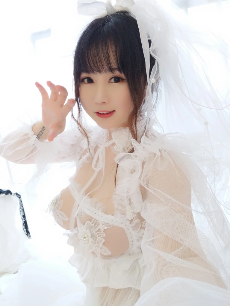 依酱《花嫁》主题写真：40张全套美图
