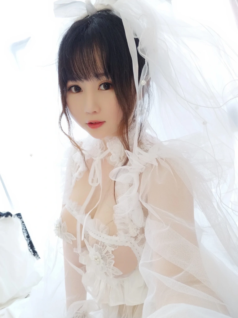 依酱《花嫁》主题写真：40张全套美图