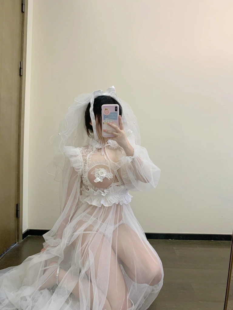 依酱《花嫁》主题写真：40张全套美图