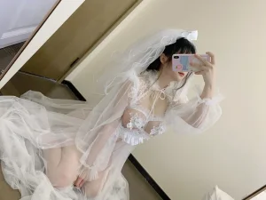 依酱《花嫁》主题写真：40张全套美图