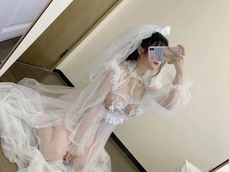依酱《花嫁》主题写真：40张全套美图