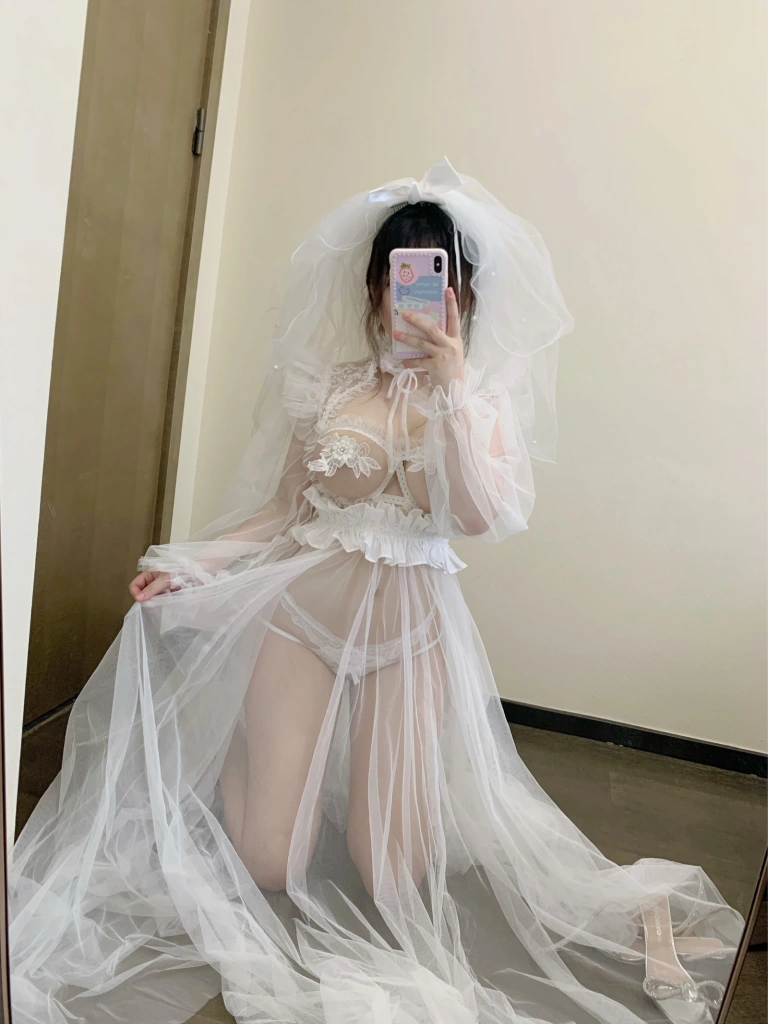 依酱《花嫁》主题写真：40张全套美图