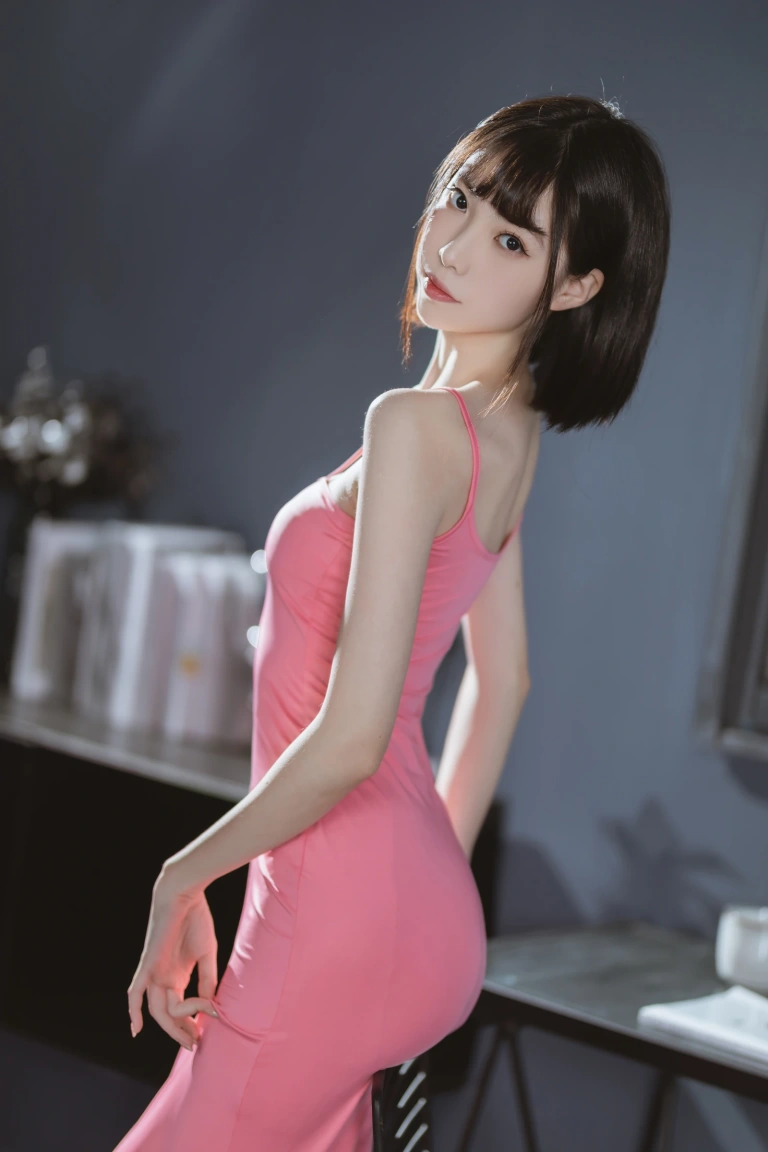 许岚《粉色长裙》主题写真：40张全套美图