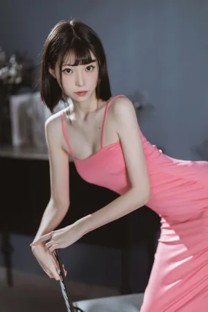 许岚《粉色长裙》主题写真：40张全套美图