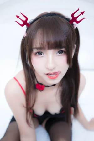 神楽坂真冬《第二季 序号13：《Little Devil》》主题写真：150张全套美图