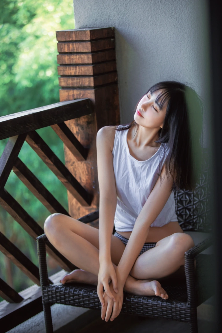 念雪《夏日微风》主题写真：50张全套美图