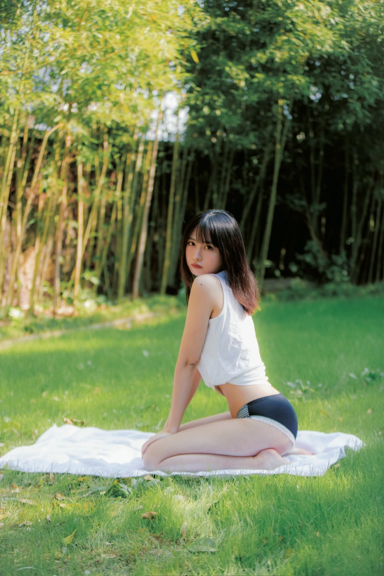 念雪《夏日微风》主题写真：50张全套美图
